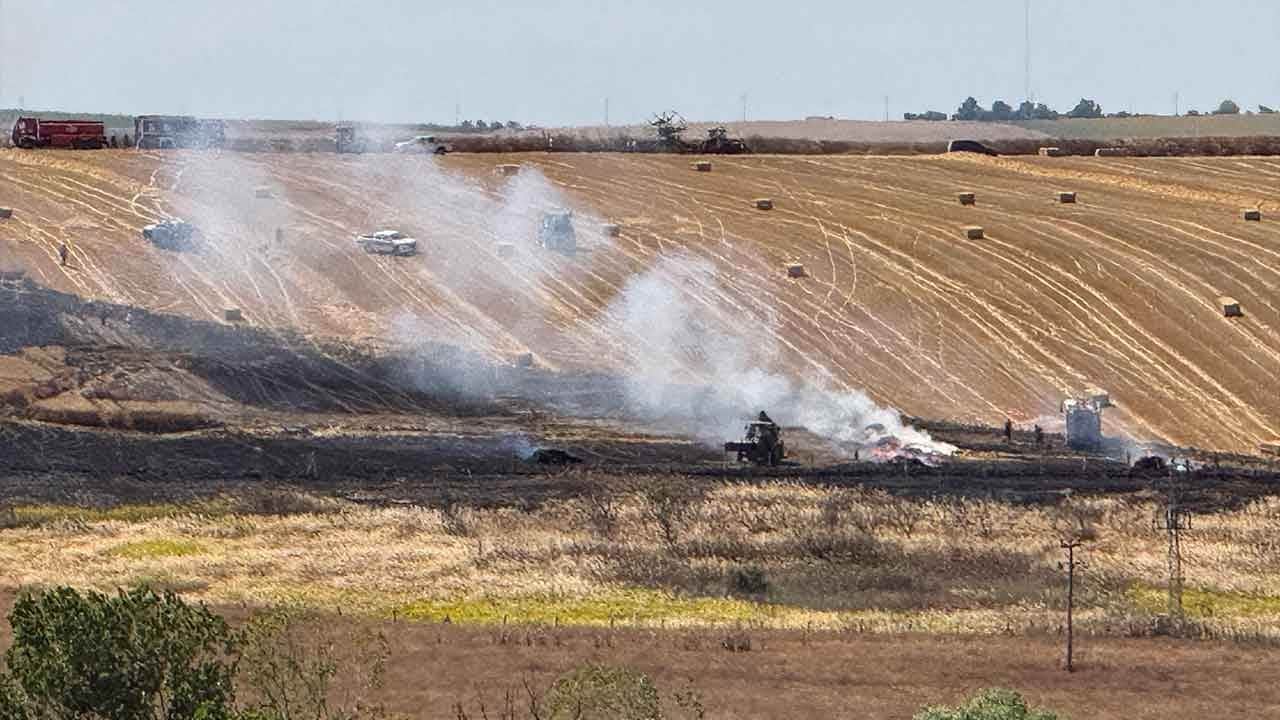 Tekirdağ’da çiftçinin emeği alev alev yandı! Hasat edilmemiş buğday tarlasında çıkan yangında 80 dekar alan küle döndü!