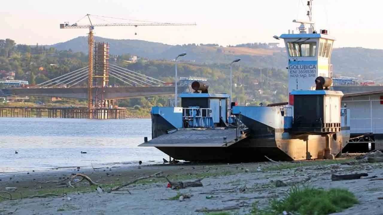 Tuna Nehri kurudu, gemiler karaya oturdu!