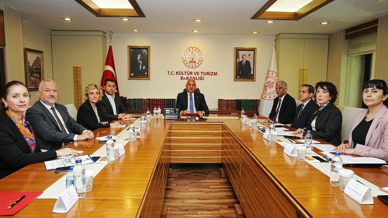 Turizmcilerden Bakan Ersoy’a 'Başarılar kalıcı olsun' ziyareti