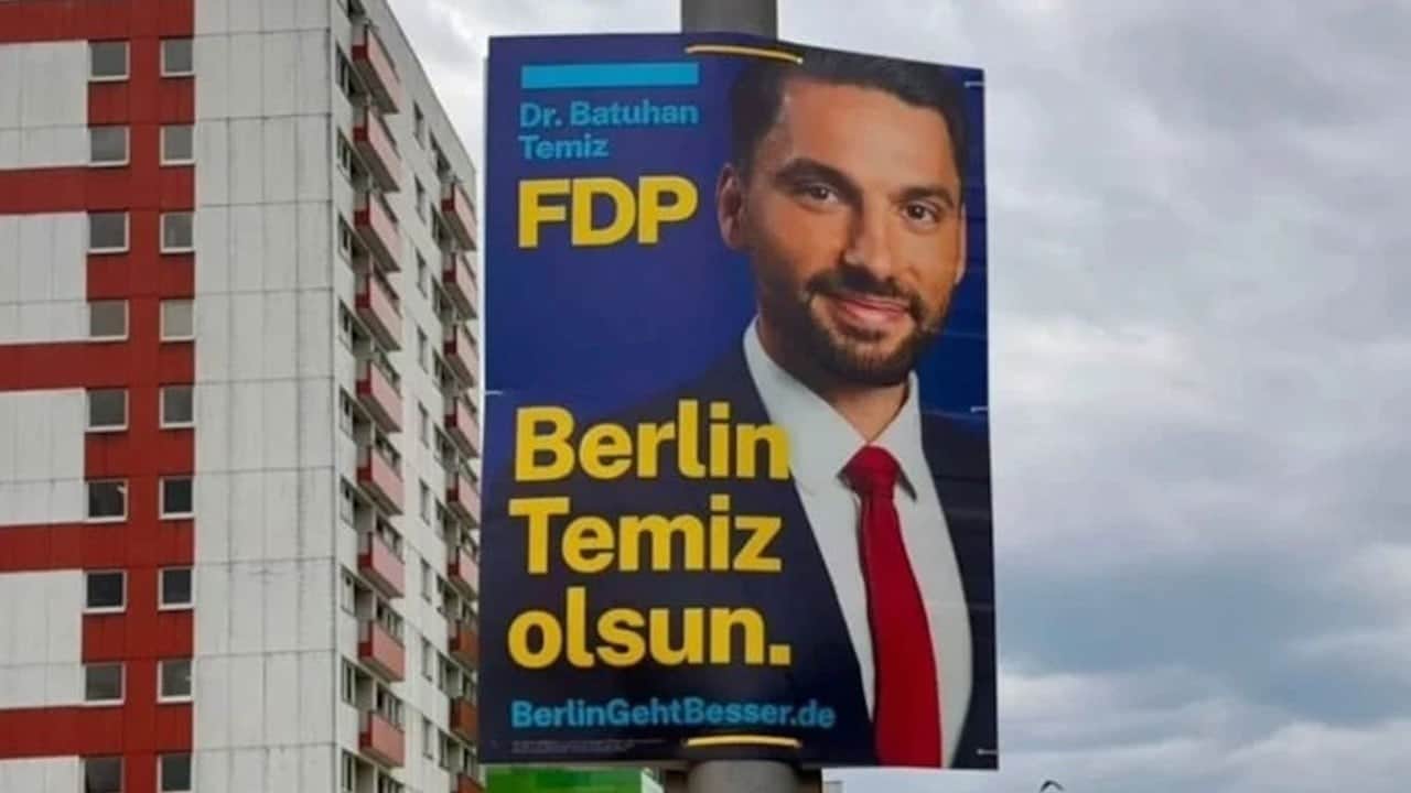 Türkçe seçim afişi Almanya'da kriz çıkardı: Türkler bizi ele geçirdi