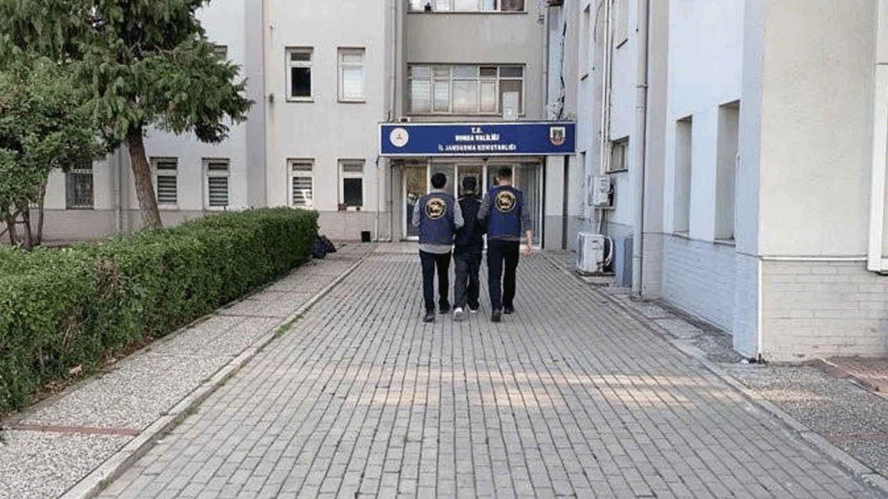 Uyuşturucu tacirleri tarlada kıskıvrak yakalandı! JASAT operasyonu nefes kesti
