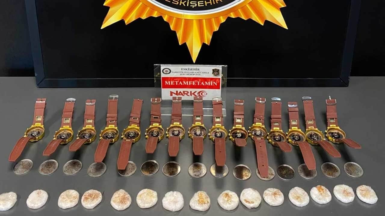 Uyuşturucuyu saat mekanizmalarına sakladılar: 2 tutuklama