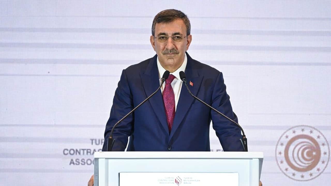 Yılmaz, "İnşaat Zirvesi"nde konuştu! Müteahhitlikte dünya ikincisiyiz