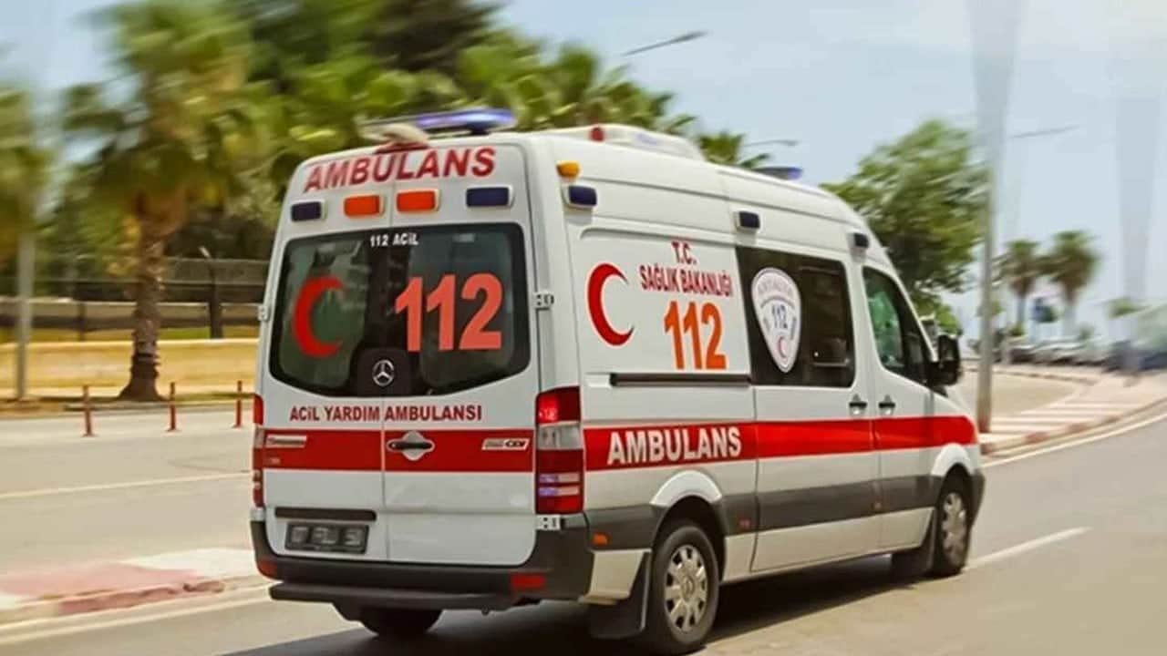 Yozgat'ta minibüs ile otomobil çarpıştı: 2 kişi öldü, 1 kişi yaralandı