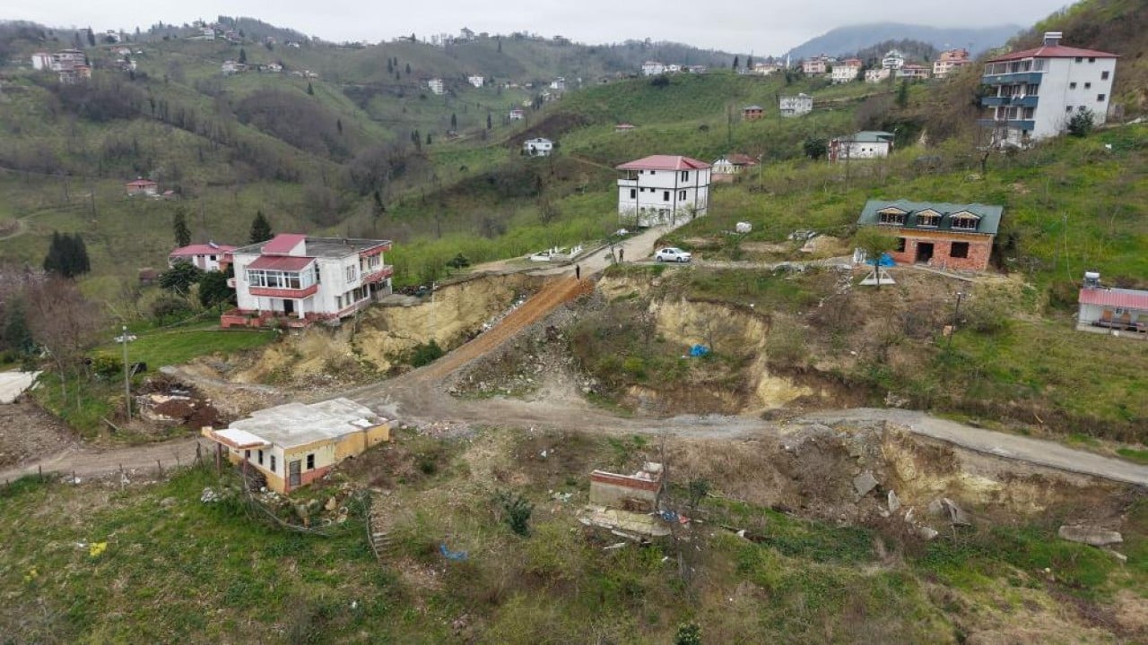 Foto - 1. derece afet bölgesi ilan edildi. Koca mahalle ellerinden kayıp gitti