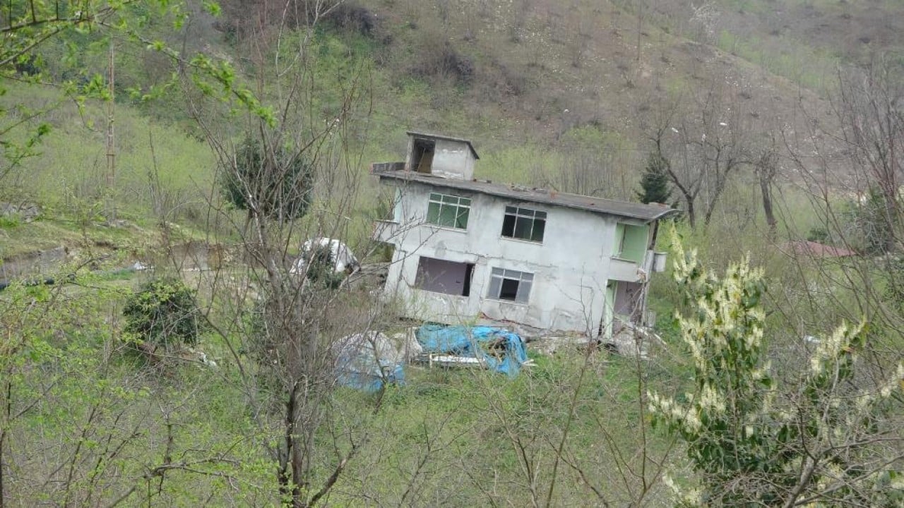 Foto - 1. derece afet bölgesi ilan edildi. Koca mahalle ellerinden kayıp gitti