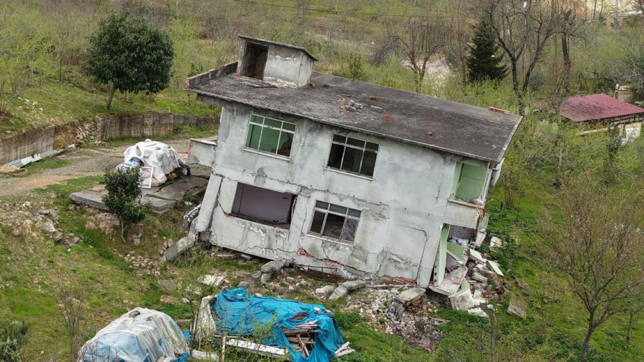 Foto - 1. derece afet bölgesi ilan edildi. Koca mahalle ellerinden kayıp gitti