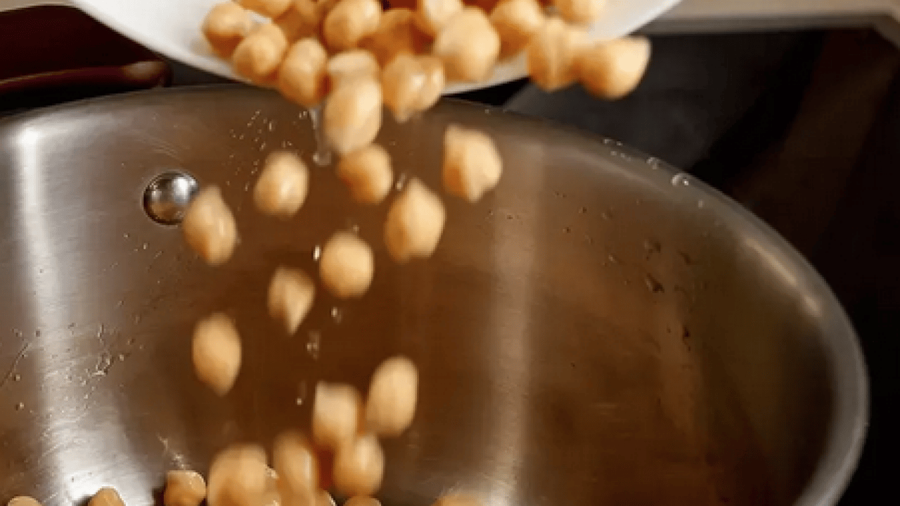 Foto - 1 gün önceden ıslatma derdine son! Suyuna bir kaşık karbonat ekleyince nohutlar ağızda eriyor