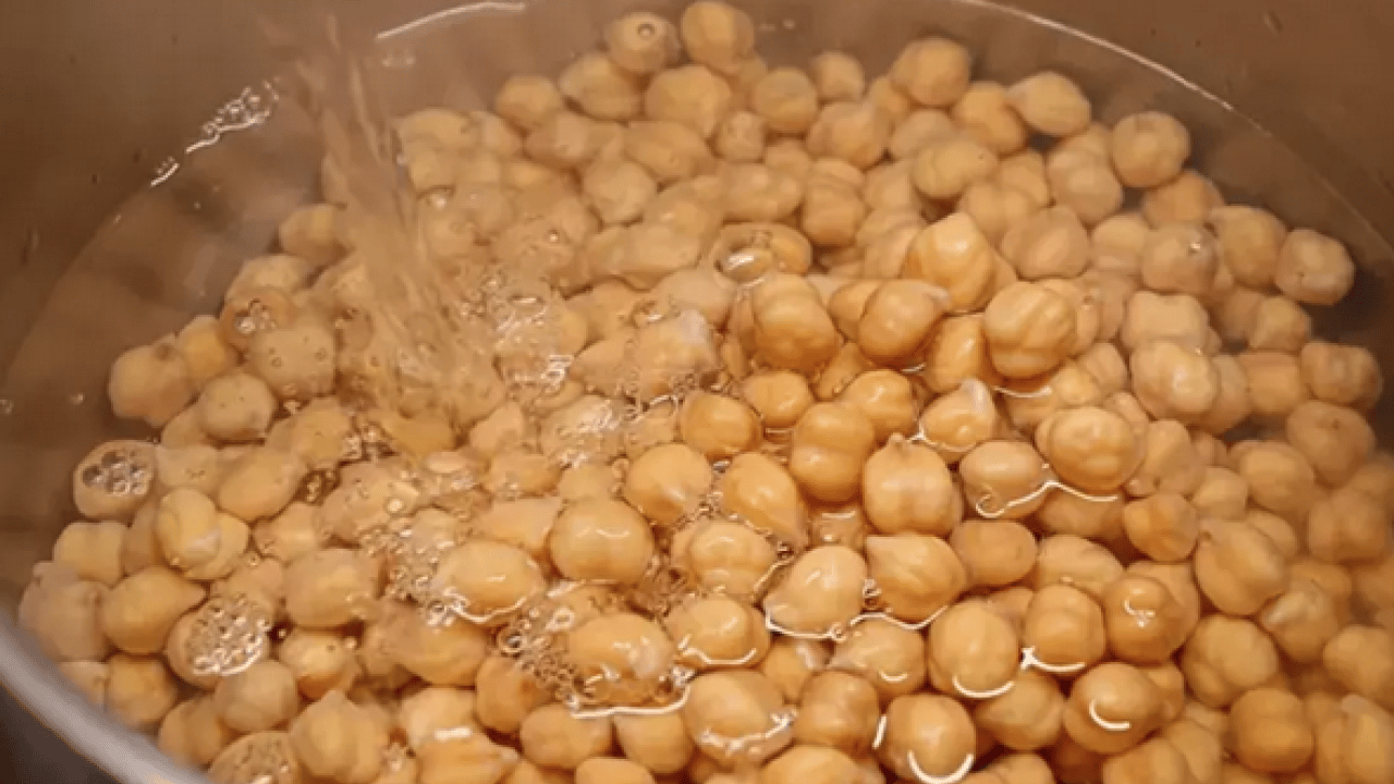 Foto - 1 gün önceden ıslatma derdine son! Suyuna bir kaşık karbonat ekleyince nohutlar ağızda eriyor