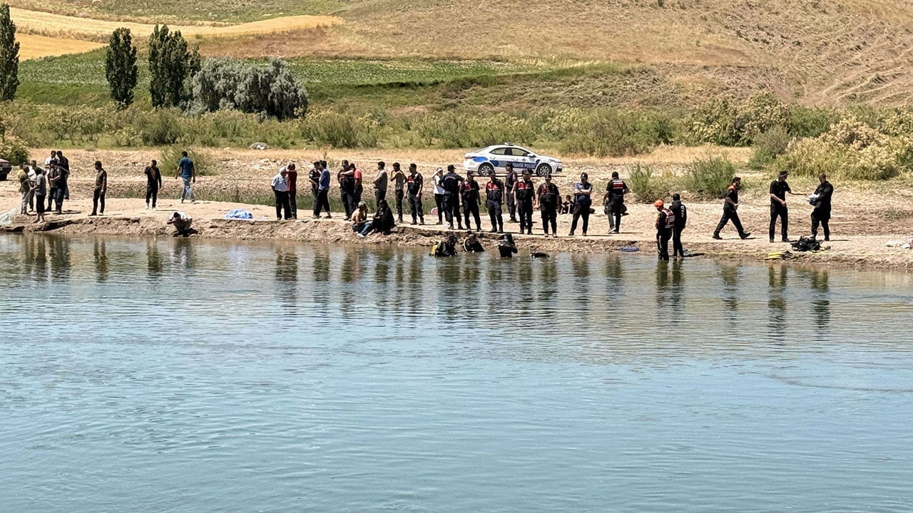 Foto - 1 ölü, 1 kayıp! Kızılırmak’ta can pazarı... Çamaşır yıkayan çocuklar akıntıya kapıldı 