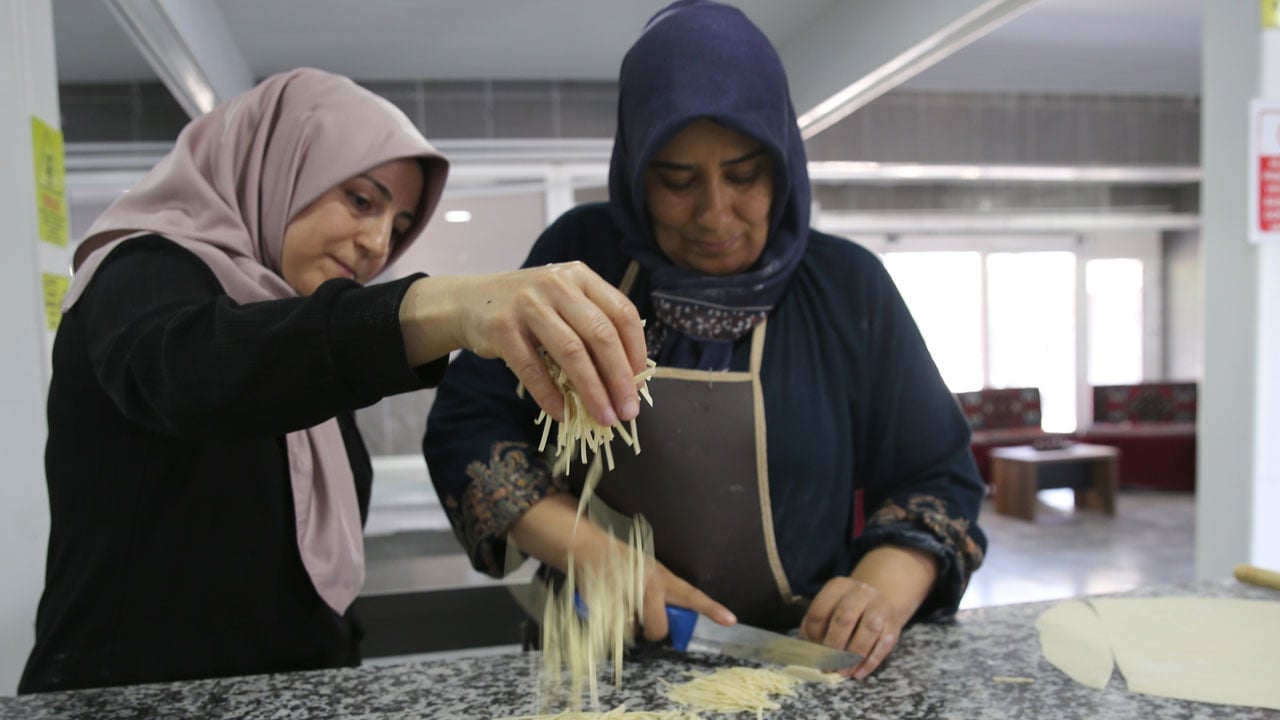 Foto - 10 kadın güçlerini birleştirdi! Yöresel lezzetleri kazanca dönüştürdüler