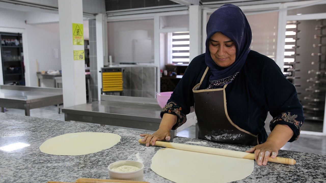 Foto - 10 kadın güçlerini birleştirdi! Yöresel lezzetleri kazanca dönüştürdüler