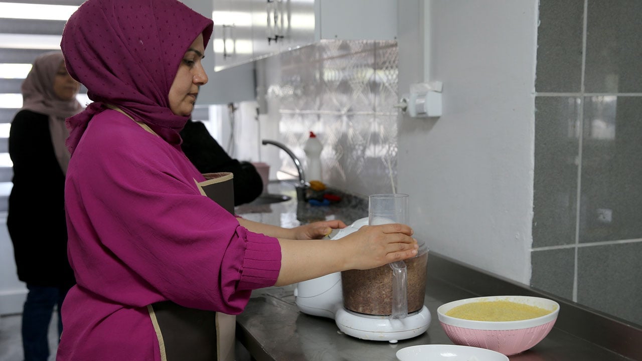 Foto - 10 kadın güçlerini birleştirdi! Yöresel lezzetleri kazanca dönüştürdüler