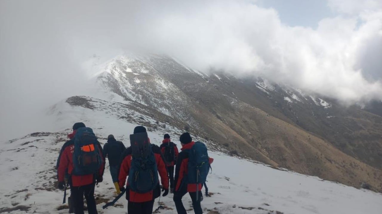 100 kişilik ekip dağ tepe kayıp dağcıyı arıyor