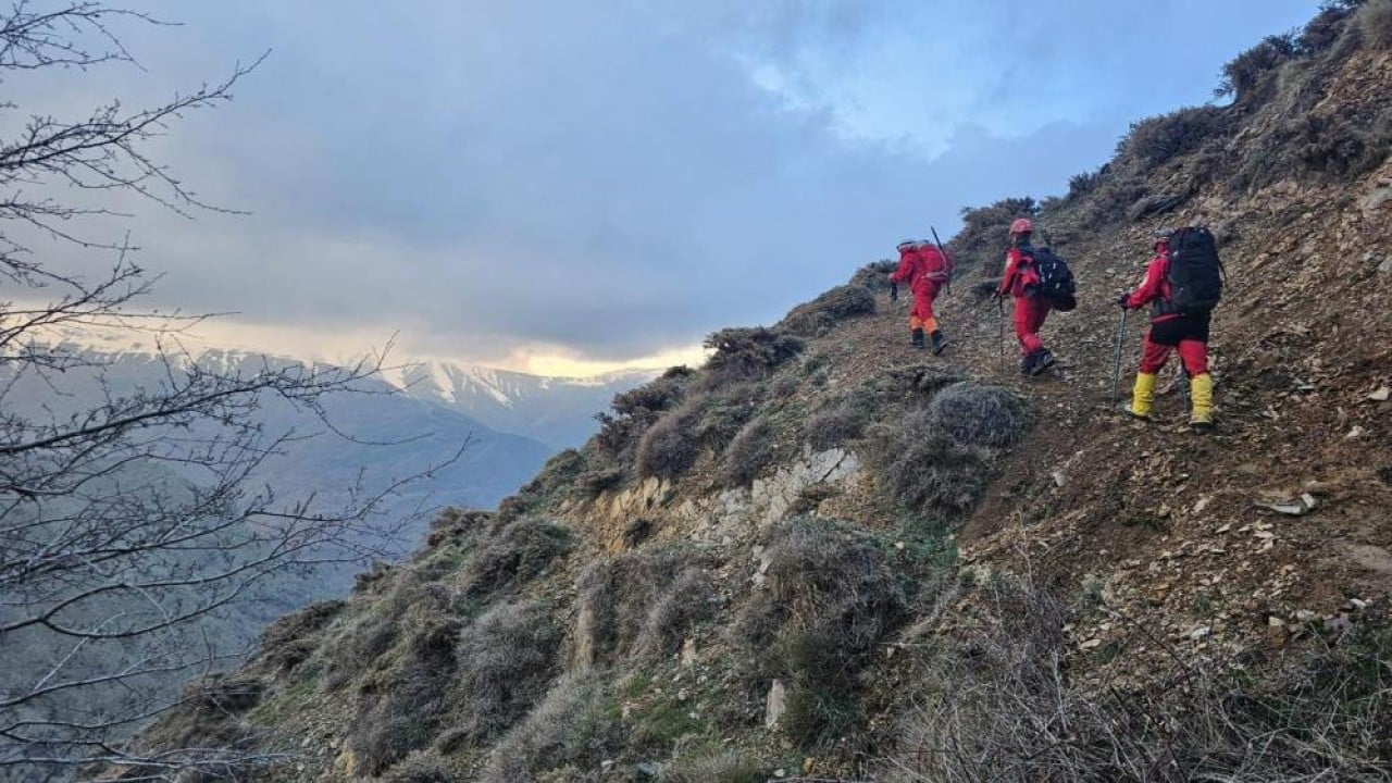 Foto - 100 kişilik ekip dağ tepe kayıp dağcıyı arıyor