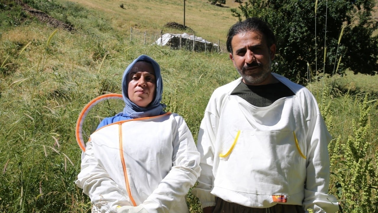 Foto - 100 kovanla üretime geçti Bitlis’in meşhur Hizan balına kadın eli değdi