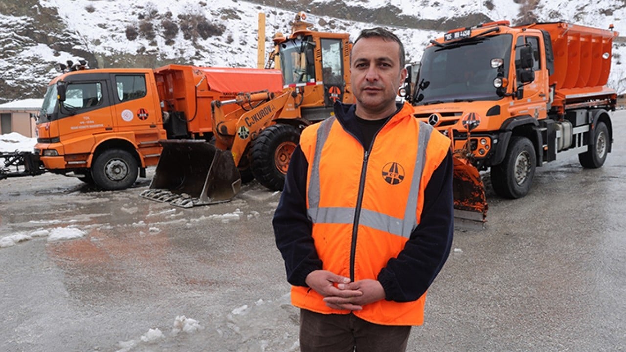 Foto - 100’den fazla çığa engel oldular Savaşın galibi Turuncu yelekliler