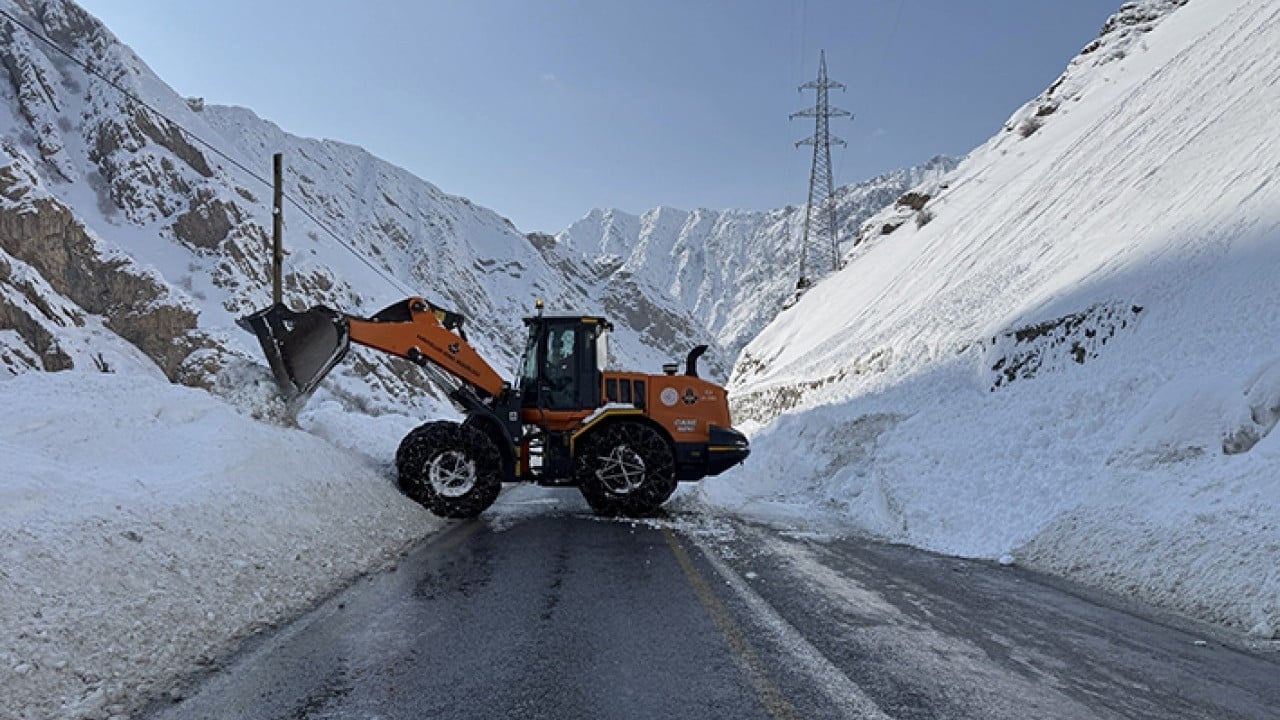 Foto - 100’den fazla çığa engel oldular Savaşın galibi Turuncu yelekliler