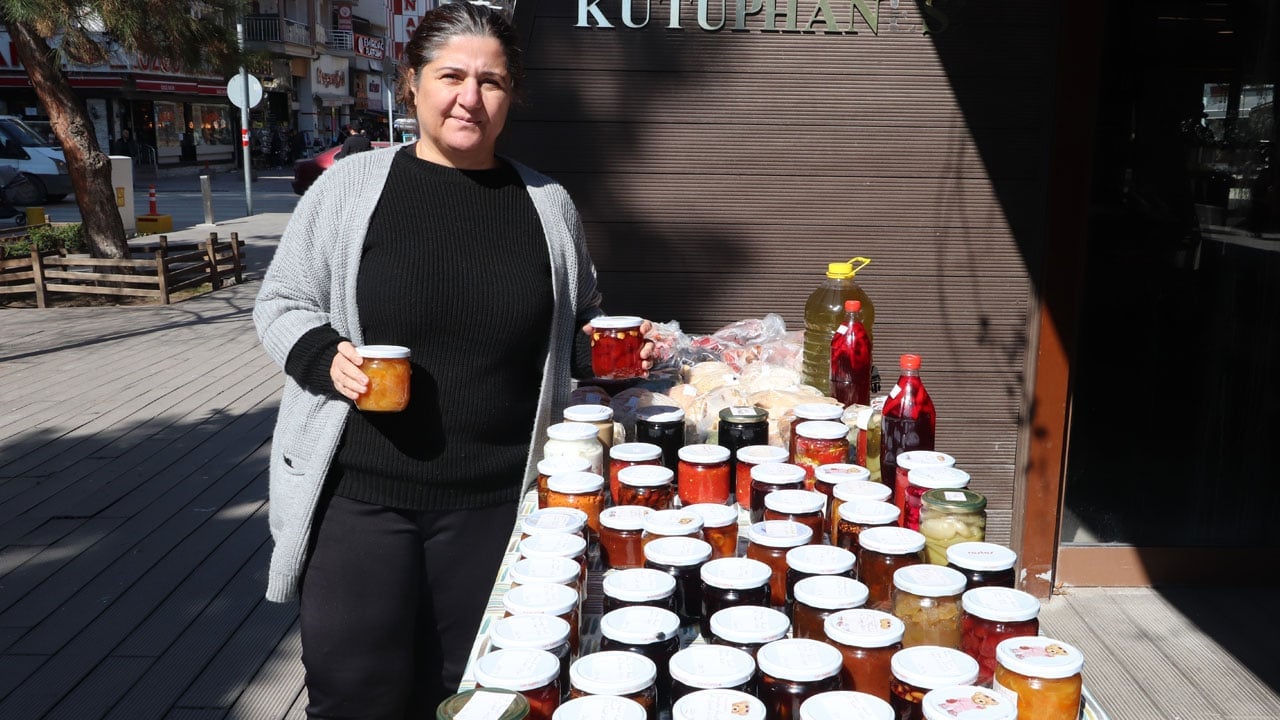 Foto - 1+1 dairede hayata tutundu! Depremde ailesini kaybetti, pes etmedi