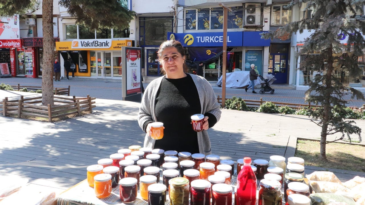 Foto - 1+1 dairede hayata tutundu! Depremde ailesini kaybetti, pes etmedi