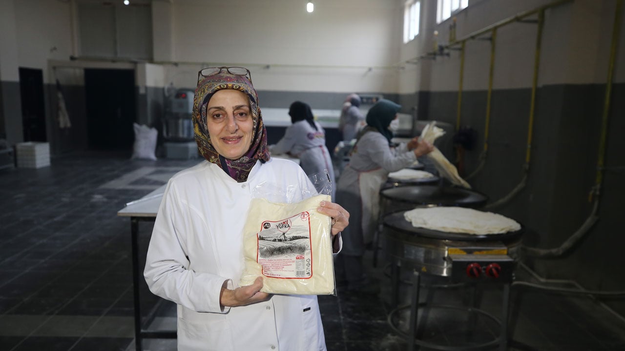 Foto - 11 kadına ekmek kapısı oldu! Bodrum katta başladı işini OSB’ye taşıdı