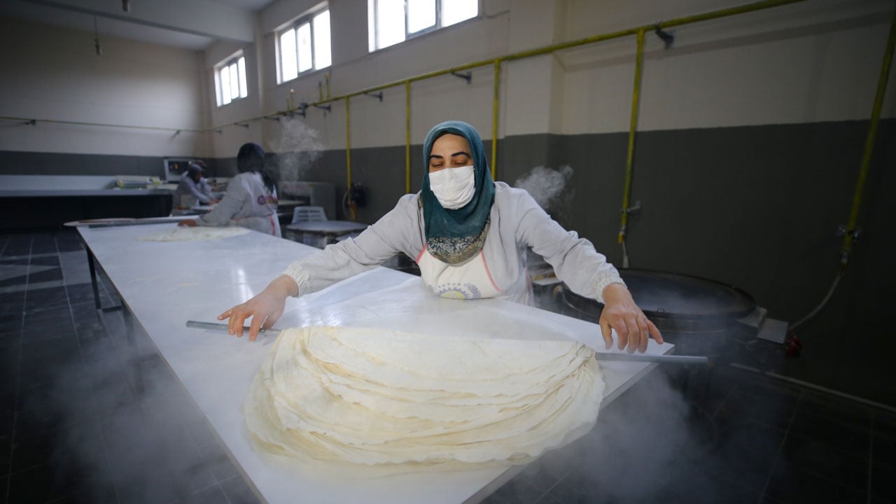 Foto - 11 kadına ekmek kapısı oldu! Bodrum katta başladı işini OSB’ye taşıdı