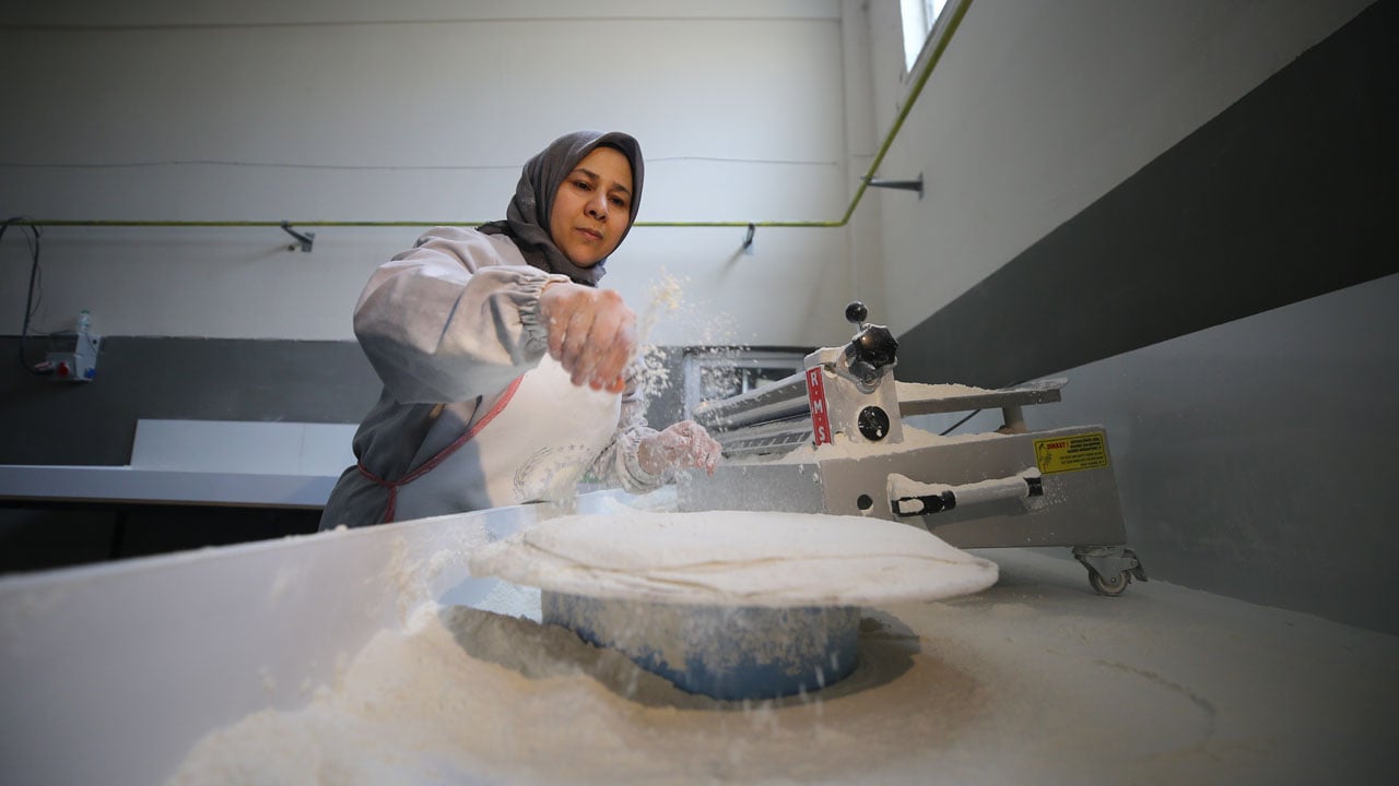 Foto - 11 kadına ekmek kapısı oldu! Bodrum katta başladı işini OSB’ye taşıdı