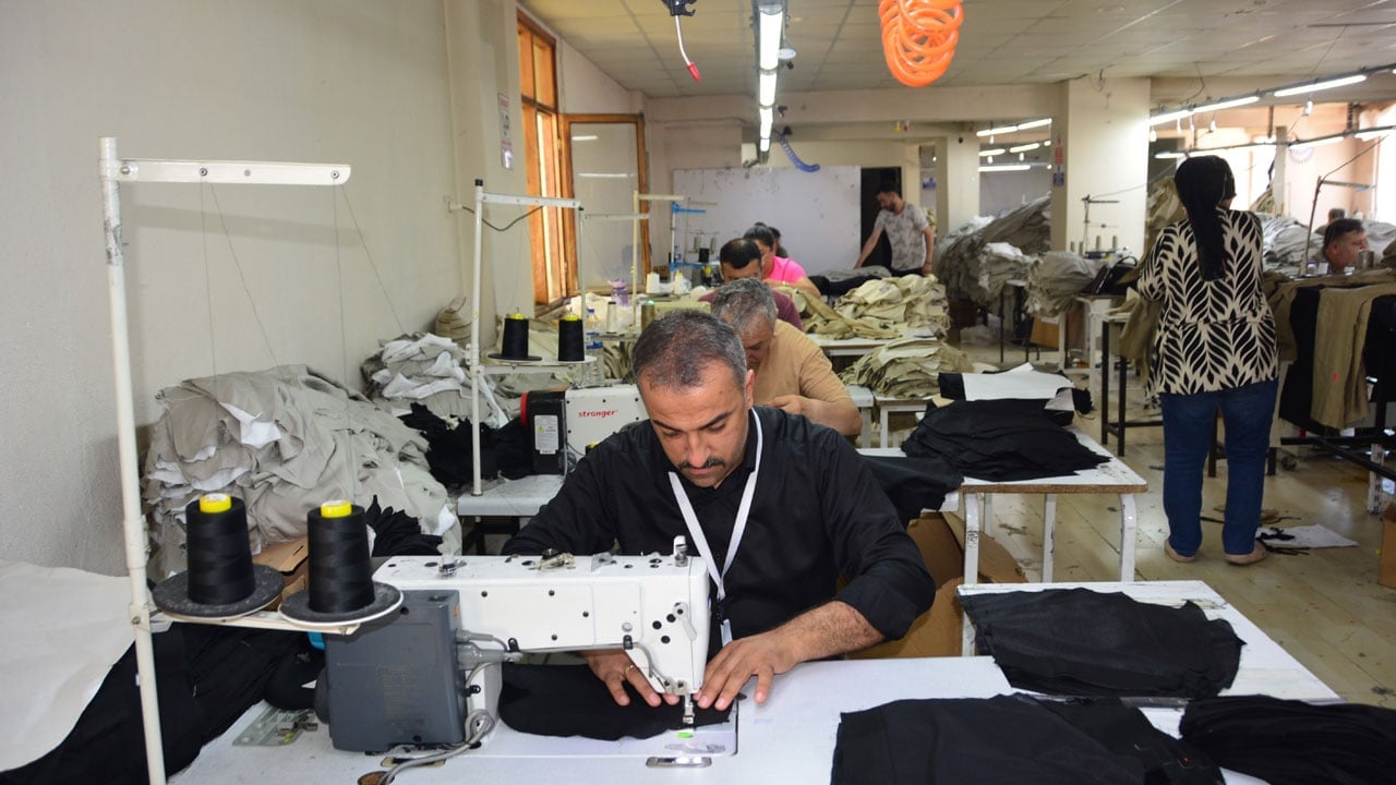 11 yaşında ailesinin yükünü omuzladı! 8 makineyle başladı, 40 kişiye ekmek kapısı oldu