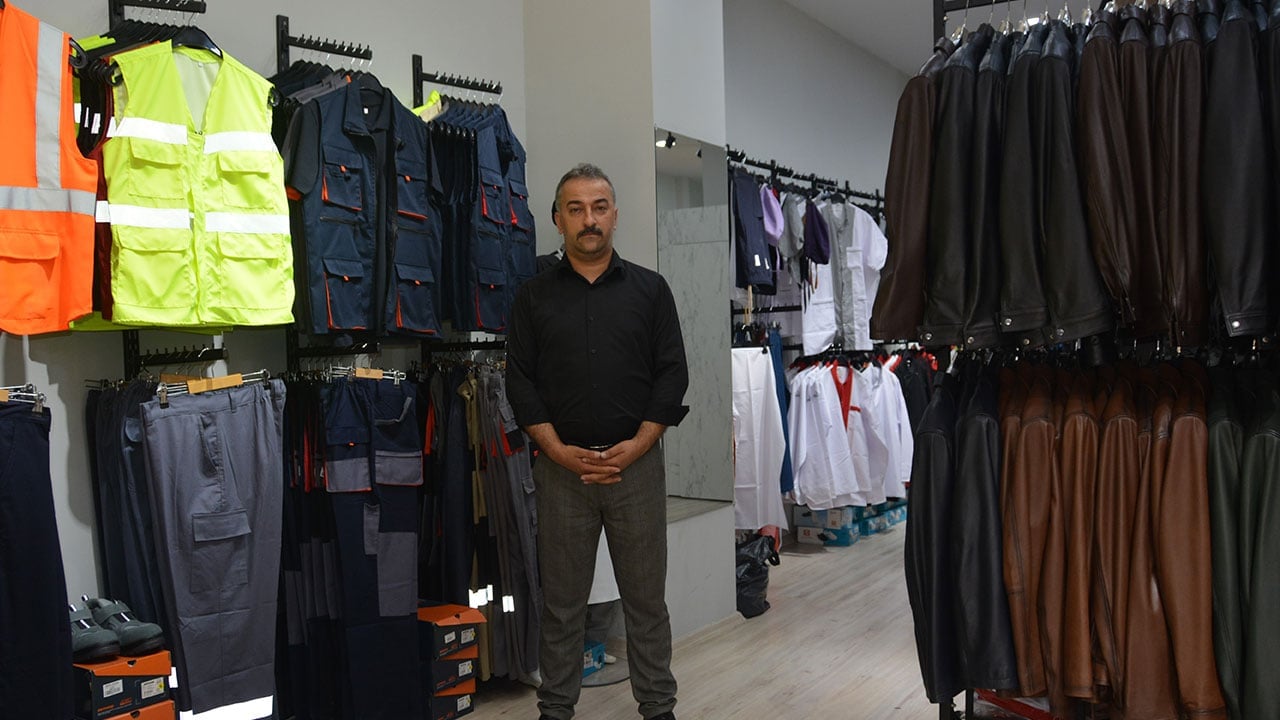 Foto - 11 yaşında ailesinin yükünü omuzladı! 8 makineyle başladı, 40 kişiye ekmek kapısı oldu