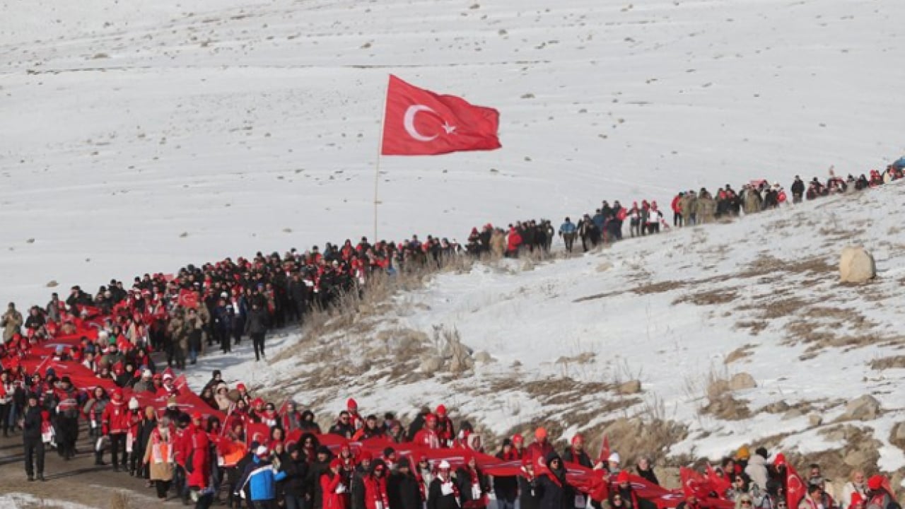 Foto - 111 yıl geçti ama acısı dinmedi! Askerler ve vatandaşlar birlikte yürüdü!