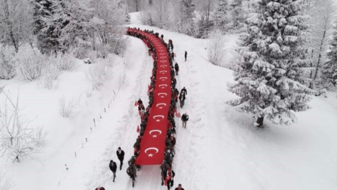 Foto - 111 yıl geçti ama acısı dinmedi! Askerler ve vatandaşlar birlikte yürüdü!