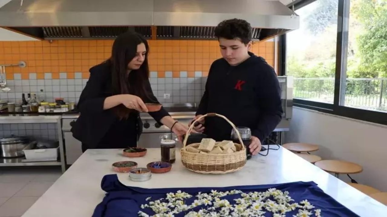 Foto - 13 yaşında okul bahçesinde fark etti! Tohumundan üretti, TÜBİTAK’tan desteği şak diye kaptı