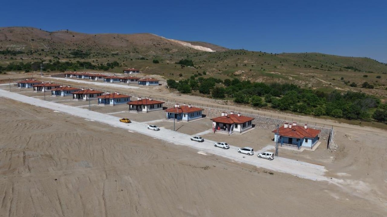 14 bin konut teslim edildi Biten köy evleri teslim edilirken yenileri yapılıyor