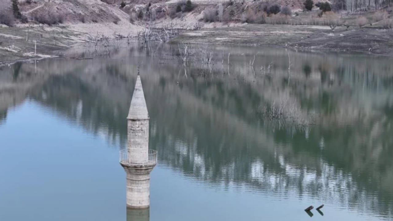 Foto - 14 yıl sonra gün yüzüne çıkmıştı! Yeniden sulara gömüldü