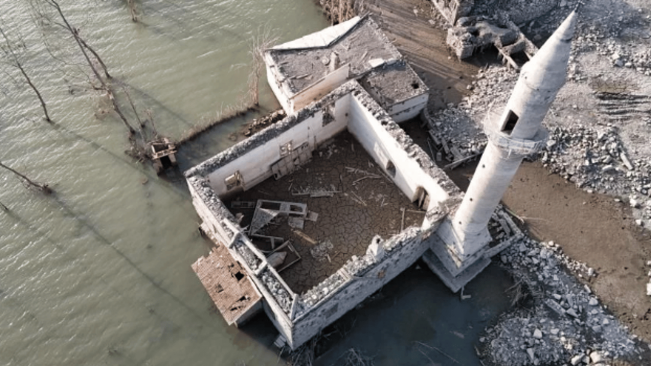 Foto - 14 yıl sonra gün yüzüne çıkmıştı! Yeniden sulara gömüldü