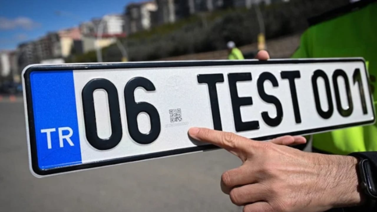 Foto - 140 bin lira cezası var: İşte APP ile normal plakanın farkı!