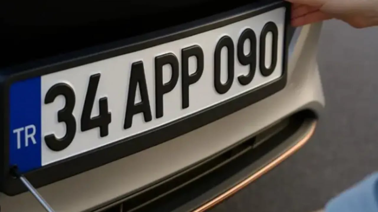 Foto - 140 bin lira cezası var: İşte APP ile normal plakanın farkı!