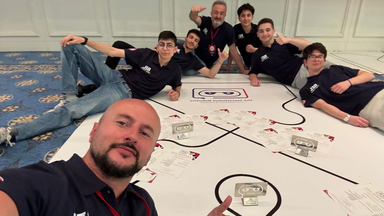 Foto - 143 yıllık okuldan büyük başarı! Dünya ikincisi liseli robot takımı Güney Kore yolcusu 