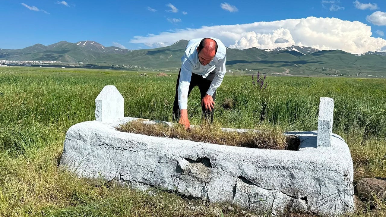 Foto - 149 yıllık sessiz nöbet gün yüzüne çıktı! Garip Mezar’a mahalleli sahip çıktı