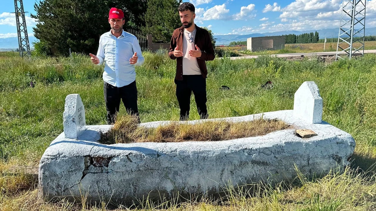 Foto - 149 yıllık sessiz nöbet gün yüzüne çıktı! Garip Mezar’a mahalleli sahip çıktı