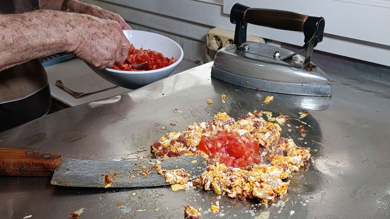 Foto - 15 metrekarelik dükkanda yarım asırlık lezzet! 50 yıldır aynı ütüyle tost yapıyor