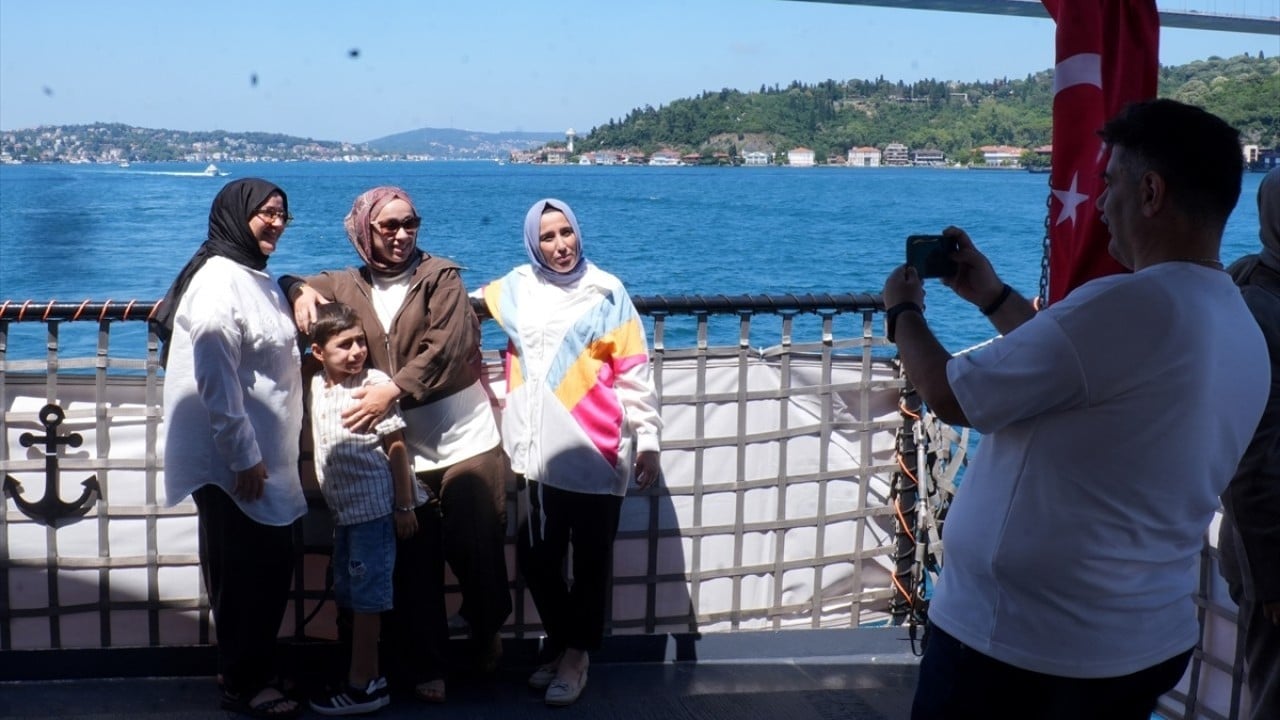 15 Temmuz etkinlikleri sürüyor Şehit aileleri ve gaziler boğaz turunda buluştu