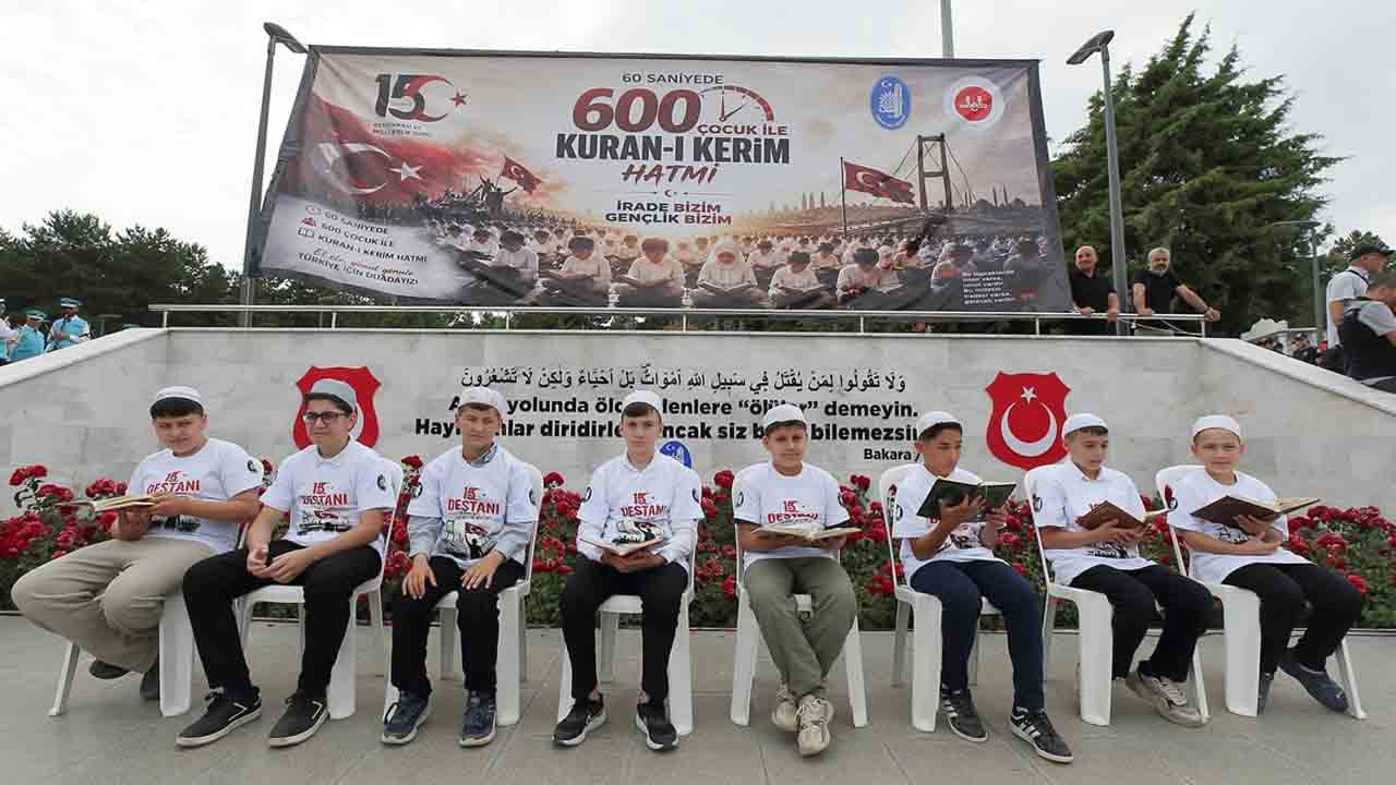 15 Temmuz şehitleri dualarla anılıyor: 600 çocukla 60 saniyede hatim