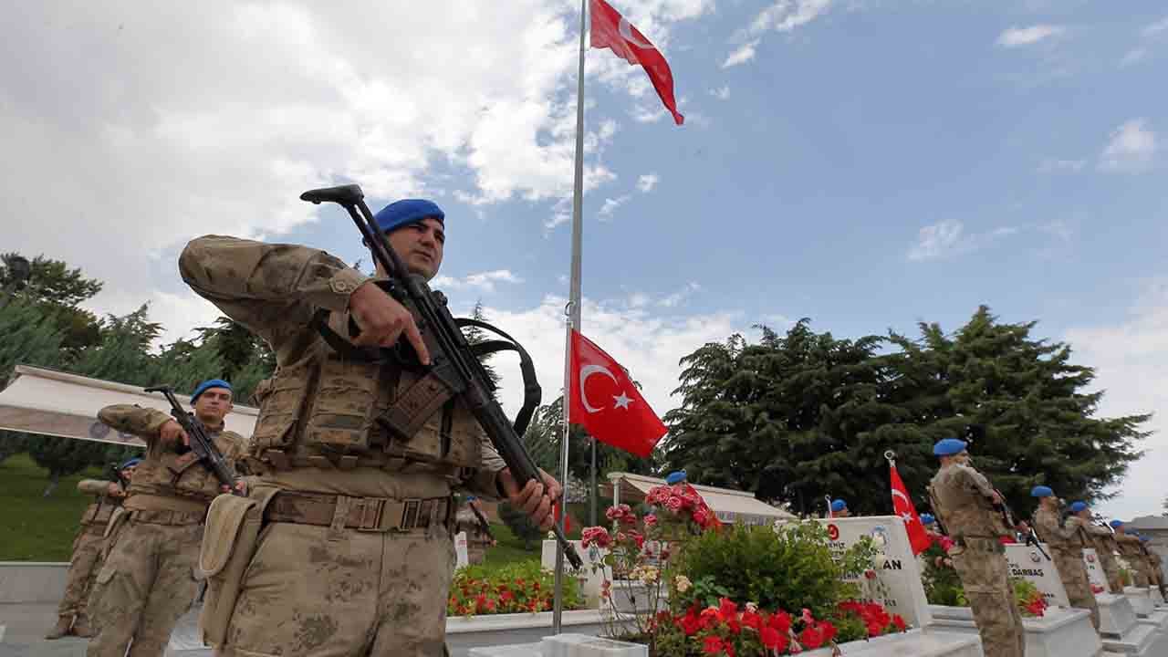 Foto - 15 Temmuz şehitleri dualarla anılıyor: 600 çocukla 60 saniyede hatim