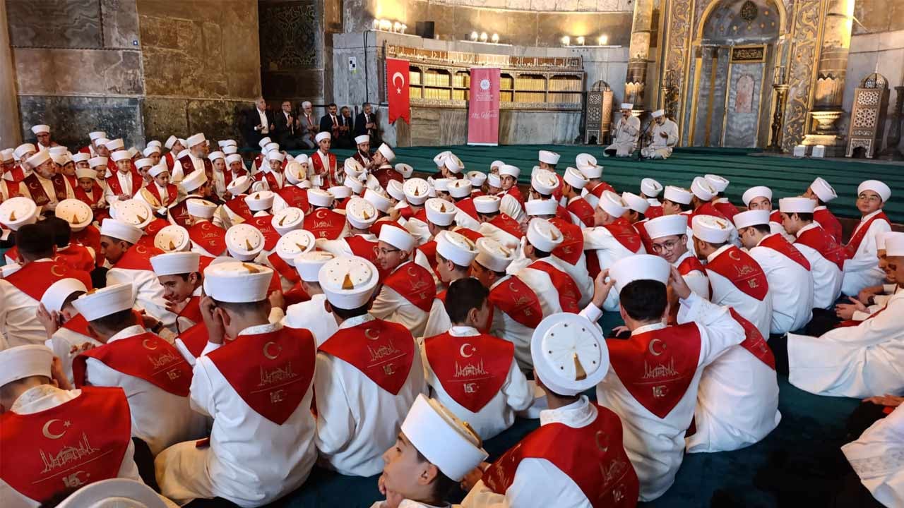Foto - 15 Temmuz’un 10. yıl dönümünde eller Ayasofya’da semaya kalktı! 253 şehit için 253 hafızdan hatim