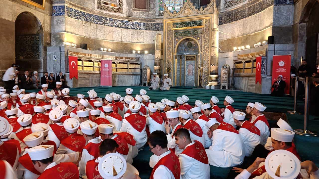 Foto - 15 Temmuz’un 10. yıl dönümünde eller Ayasofya’da semaya kalktı! 253 şehit için 253 hafızdan hatim