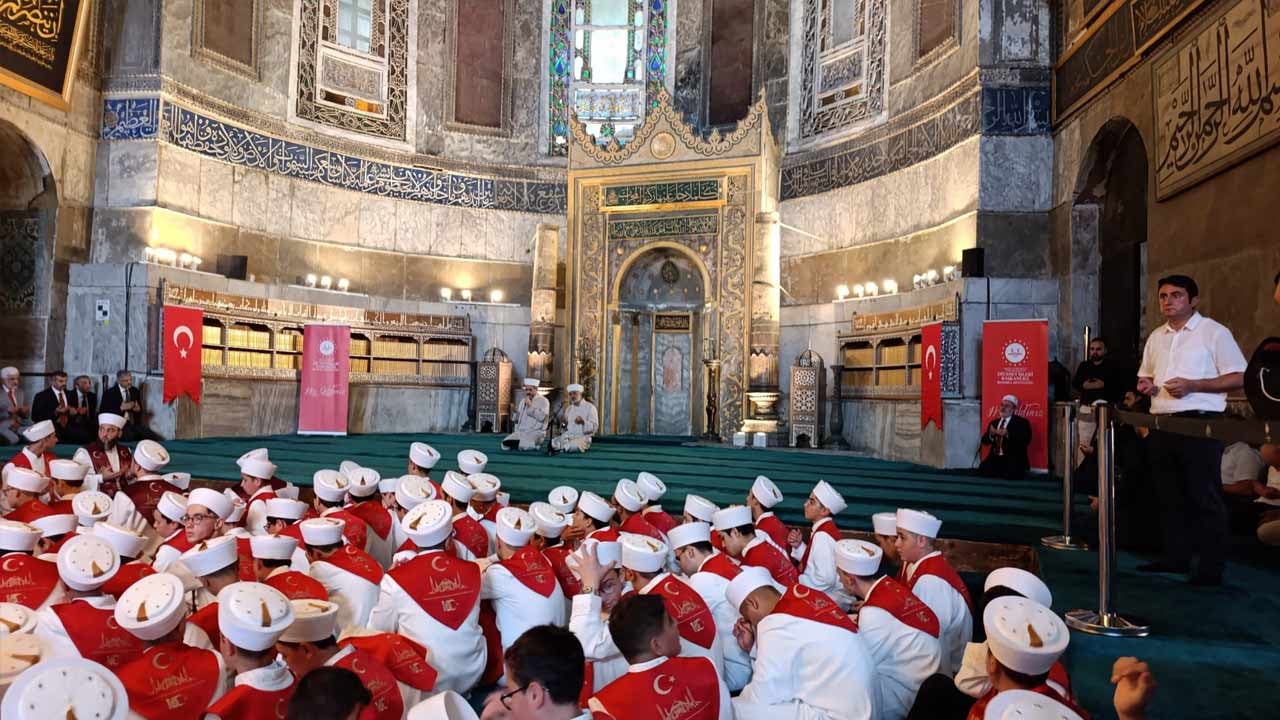 Foto - 15 Temmuz’un 10. yıl dönümünde eller Ayasofya’da semaya kalktı! 253 şehit için 253 hafızdan hatim