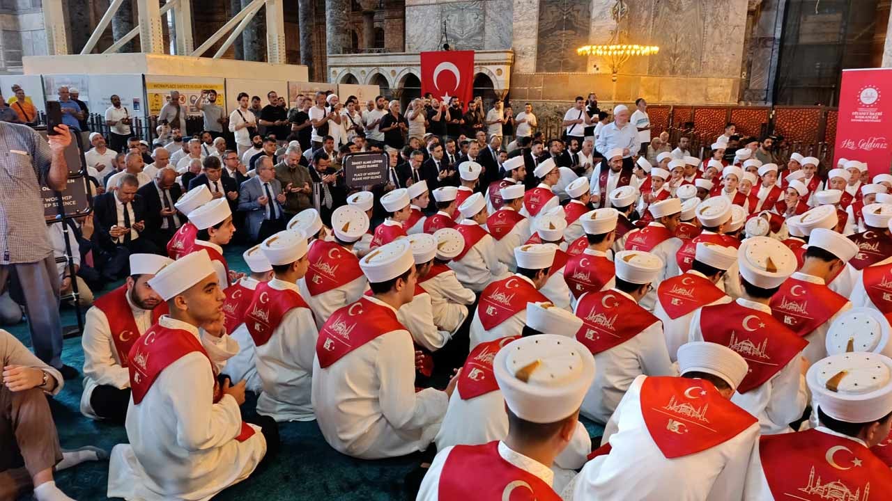 Foto - 15 Temmuz’un 10. yıl dönümünde eller Ayasofya’da semaya kalktı! 253 şehit için 253 hafızdan hatim