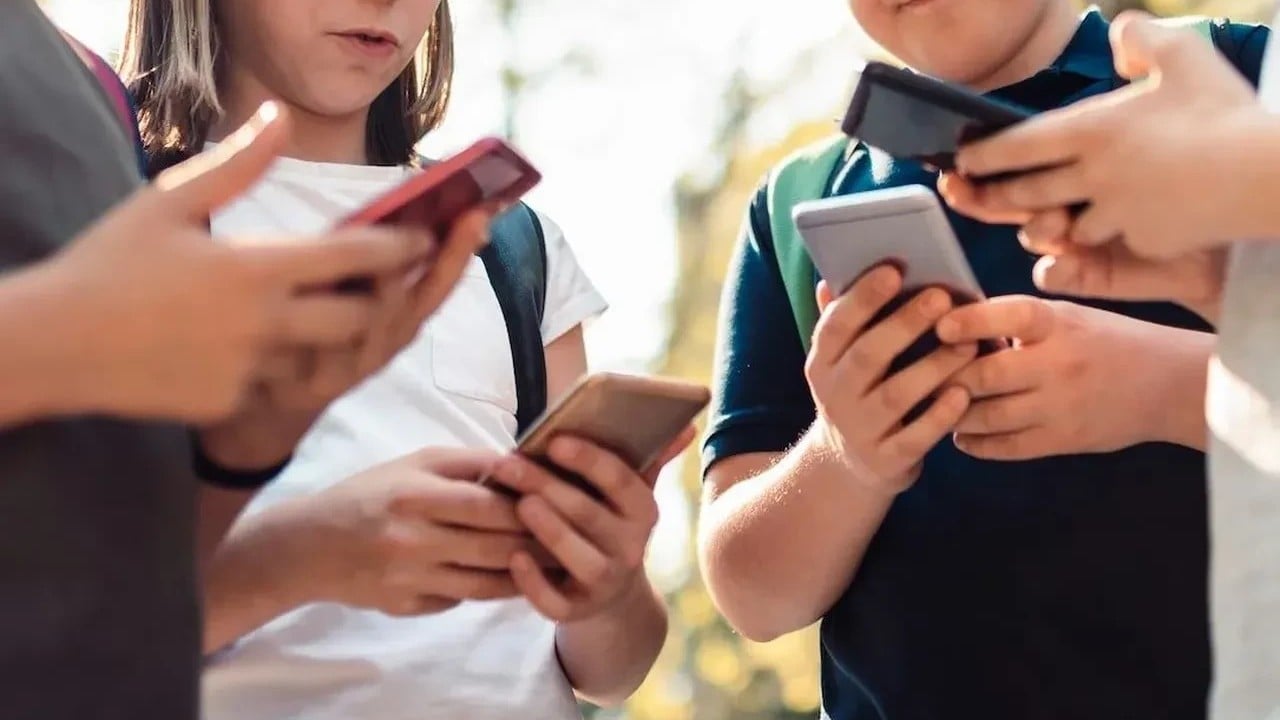 Foto - 15 yaşından küçüklere yasak geldi Sosyal medya yasağına Fransız kalmadı