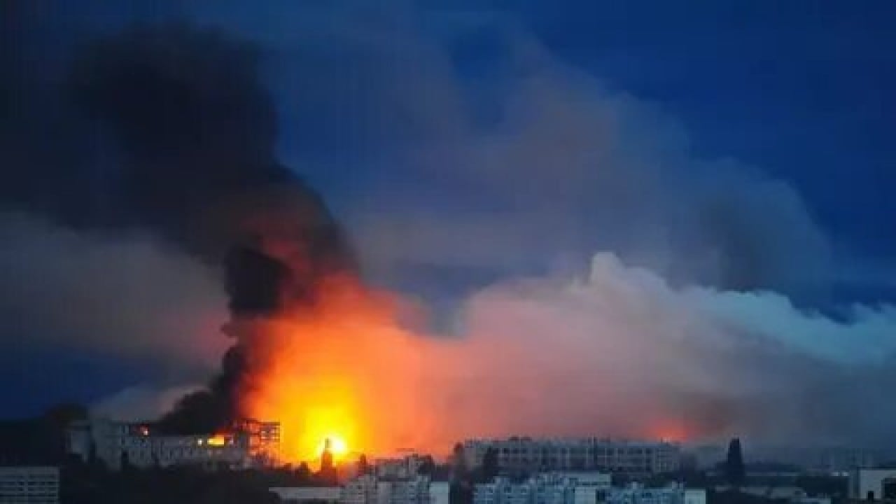 Foto - 1500 İHA ile vurdular! Yüz binlerce kişi...